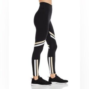NWOT Nike Black Dri-FIT Performance ICON Leggings Black & Gold Medium